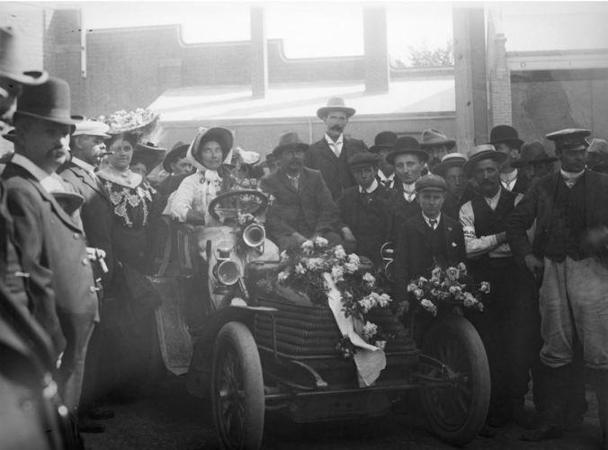 FLORENCE THOMSON ARRIVING AT THE FINISH LINE OF THE RELIABILITY TRIAL FROM SYDNEY TO MELBOURNE. Image courtesy of the State Library of Victoria. http://handle.slv.vic.gov.au/10381/43094