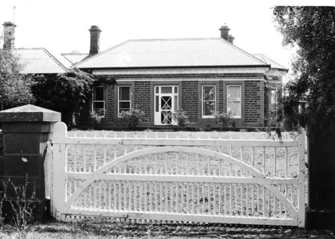  J.T. Collins Collection, La Trobe Picture Collection, State Library of Victoria. http://handle.slv.vic.gov.au/10381/217239